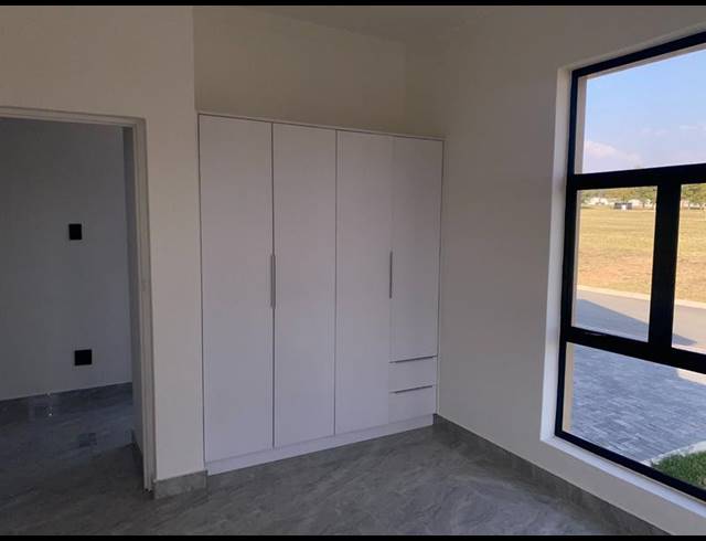 5 BEDROOM HOUSE FOR SALE IN FOURWAYS